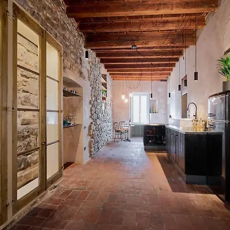 Domus Dea Luxury Apartment